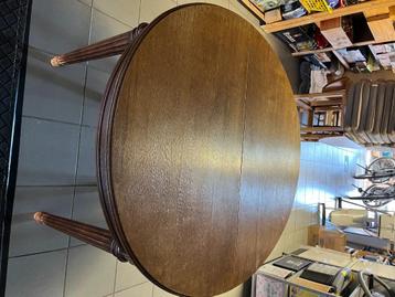 eiken tafel beschikbaar voor biedingen