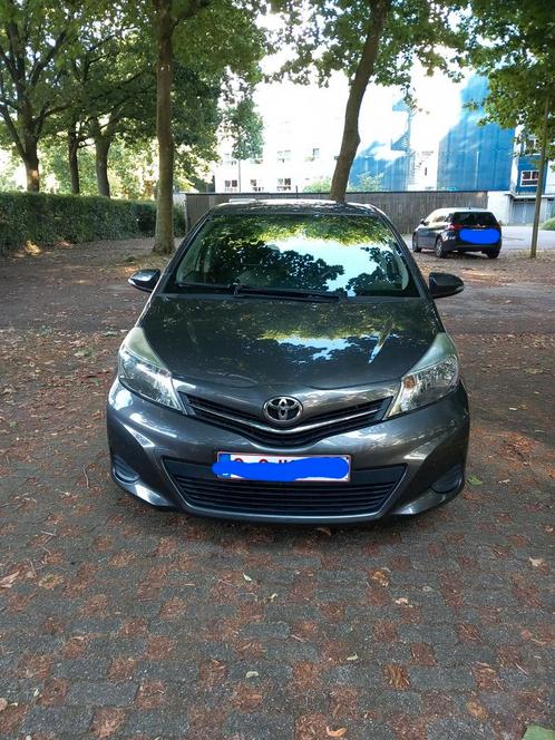Toyota Yaris 1.4 D-4D, Auto's, Toyota, Particulier, Yaris, Diesel, Stadsauto, 5 deurs, Handgeschakeld, Zilver of Grijs, Zwart