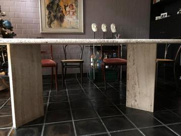 Tafel in travertijnmarmer beschikbaar voor biedingen