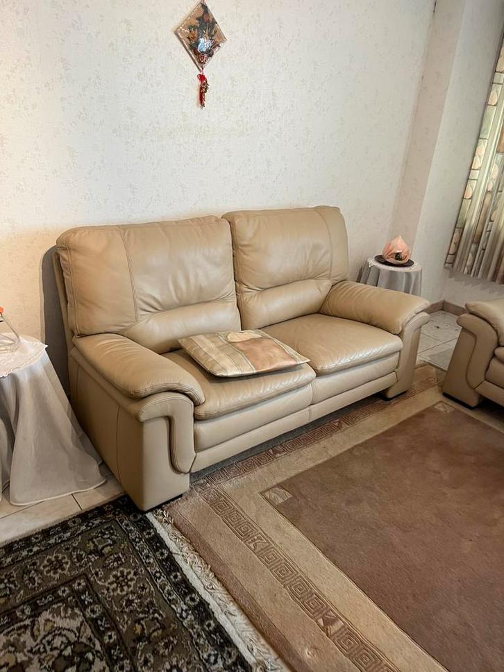 Lederen salons in nieuwstaat Zeebrugge, Huis en Inrichting, Fauteuils, Zo goed als nieuw, Leer, Ophalen