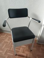 Chaise percée, Divers, Chaises roulantes