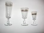 glaasjes met vergulde rand, Ophalen