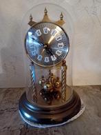 Klok met glazen stolp., Antiek en Kunst, Ophalen