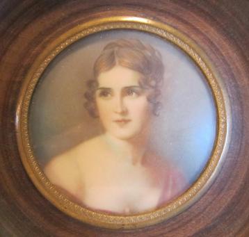 Antiek handgeschilderd miniatuur portret dame beschikbaar voor biedingen