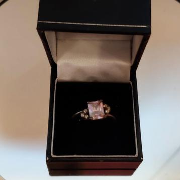 Zilveren ring met roze steen (nr1) disponible aux enchères