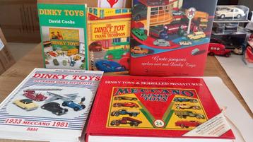 5 livres de catalogue de dinky-toys