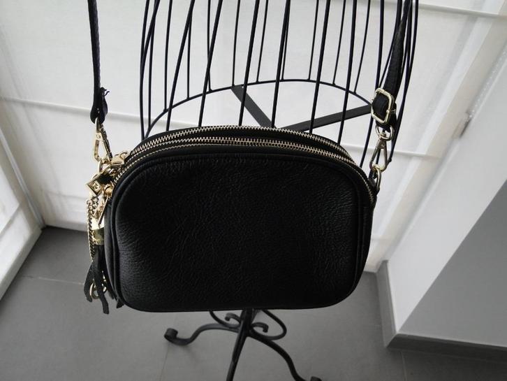 Nieuwe lederen crossbody tas, Handtassen en Accessoires, Tassen | Schoudertassen, Nieuw, Zwart, Leer, Ophalen of Verzenden