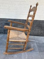 Vintage schommelstoel van massief hout met rieten zitting, Ophalen, Gebruikt, Hout, Eén