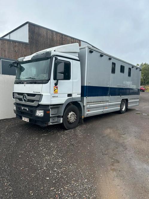 Paardenvrachtwagen 6 paarden mercedes Benz 1832, Auto's, Vrachtwagens, Particulier, Airconditioning, Bluetooth, Boordcomputer
