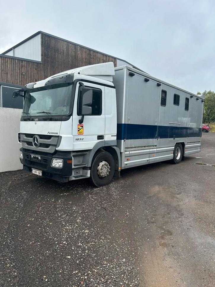 Paardenvrachtwagen 6 paarden mercedes Benz 1832, Auto's, Vrachtwagens, Particulier, Airconditioning, Bluetooth, Boordcomputer
