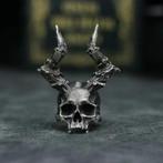 Skull ring met hoorns edelstaal, Handtassen en Accessoires, Nieuw, Dame of Heer, IJzer of Staal, Zilver