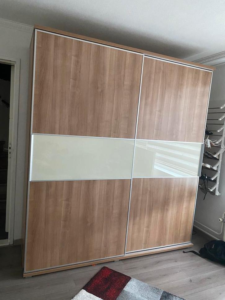 Ruime kledingkast met schuifdeuren, Huis en Inrichting, Kasten | Kleerkasten, Zo goed als nieuw, Ophalen