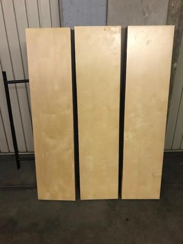 Drie identieke beige zwevende wandplanken 26 x 110 x 5 cm