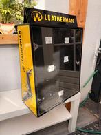 VITRINE DE MAGASIN LEATHERMAN 60 X 40 2 faces, Enlèvement ou Envoi, Utilisé