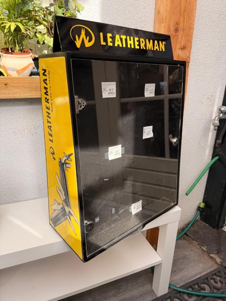 VITRINE DE MAGASIN LEATHERMAN 60 X 40 2 faces, Caravanes & Camping, Outils de camping, Utilisé, Enlèvement ou Envoi
