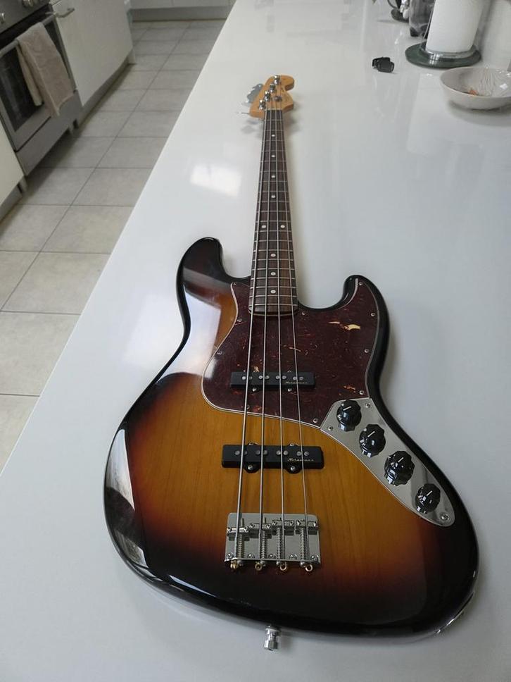 Fender Jazz Bass Deluxe 2006 Mim Onberispelijke staat, Muziek en Instrumenten, Snaarinstrumenten | Gitaren | Bas, Zo goed als nieuw