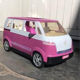 Barbie bus rose Volkswagen, Enfants & Bébés, Jouets | Poupées, Utilisé, Barbie, Enlèvement