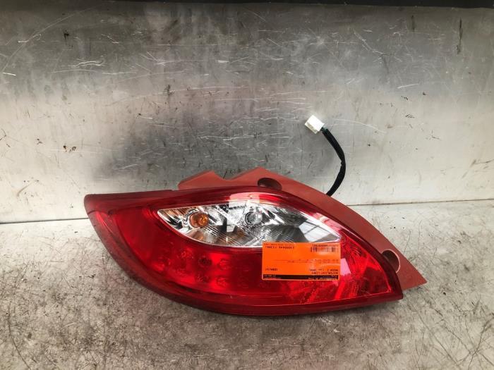 Feu arrière gauche d'un Mazda 2, Autos : Pièces & Accessoires, Éclairage, Mazda, Utilisé, 3 mois de garantie, Enlèvement ou Envoi