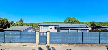 Schitterende bungalow met 2 slaapkamers en land  beschikbaar voor biedingen