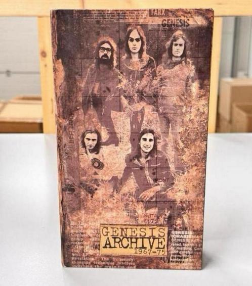 GENESIS - ARCHIVE 1967-75 boxset 4 cd cds set + boek 1998, Cd's en Dvd's, Cd's | Rock, Zo goed als nieuw, Ophalen of Verzenden