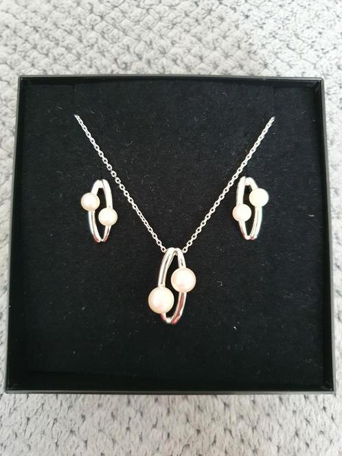 Nieuwe halsketting met bijpassende oorbellen van Nona, Handtassen en Accessoires, Kettingen, Nieuw, Zilver, Zilver, Met hanger