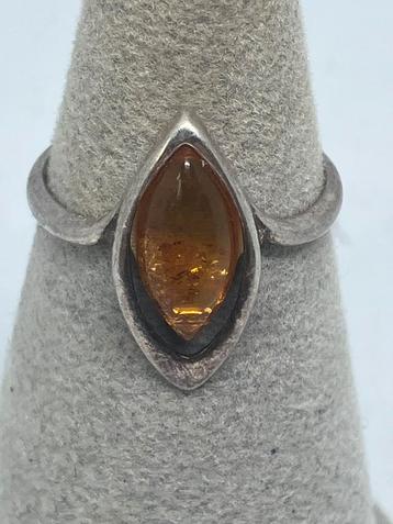 Zilveren ring met amber maat 14 disponible aux enchères