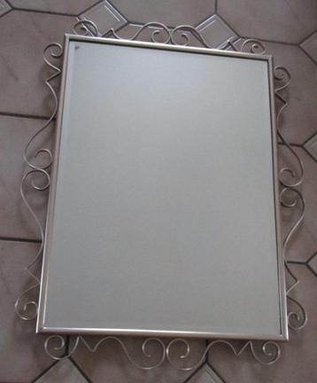 mooie vintage spiegel beschikbaar voor biedingen