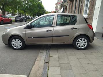 Renault Clio 1.2 benzine euro 5 bj 2011 (model 2012)