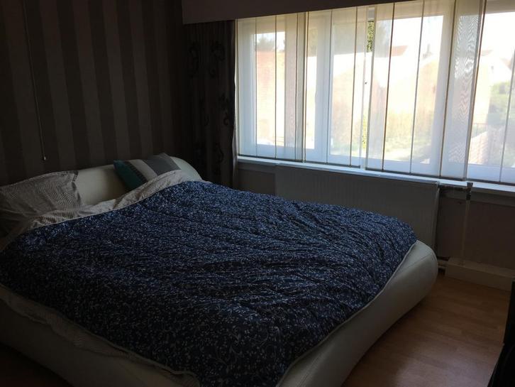 Zeer groot bed 220x240, Huis en Inrichting, Slaapkamer | Bedden, Ophalen