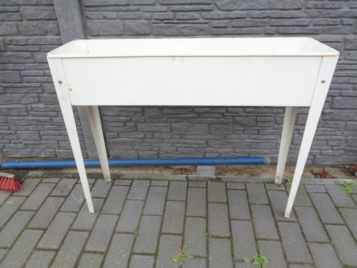 Witte plantenbak op pootjes 102 x 27 x 80 cm, Tuin en Terras, Bloembakken en Plantenbakken, Zo goed als nieuw, Metaal, Binnen
