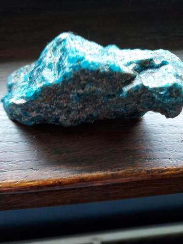  Pierre brute d'apatite Bleue naturelle - Irrégulière BELLE  beschikbaar voor biedingen