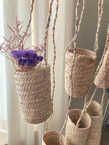 Mandjes Marokko geweven in dadelpalmblad beschikbaar voor biedingen