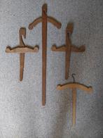 Lot de 4 anciens cintres en bois années 30, Antiquités & Art, Enlèvement ou Envoi