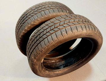 2 très bons pneus hiver 205/50-17 avec 7 mm de profil beschikbaar voor biedingen