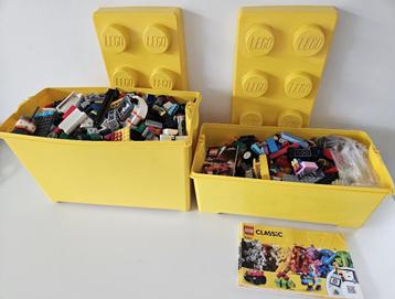 2 Lego opbergboxen met Lego allerlei beschikbaar voor biedingen