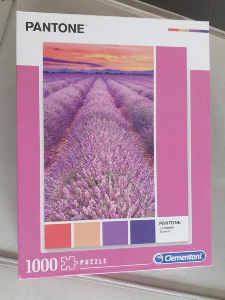 Pantone Puzzle collectie Vivid Viol - 1000st, Hobby en Vrije tijd, Denksport en Puzzels, Zo goed als nieuw, Legpuzzel, 500 t/m 1500 stukjes