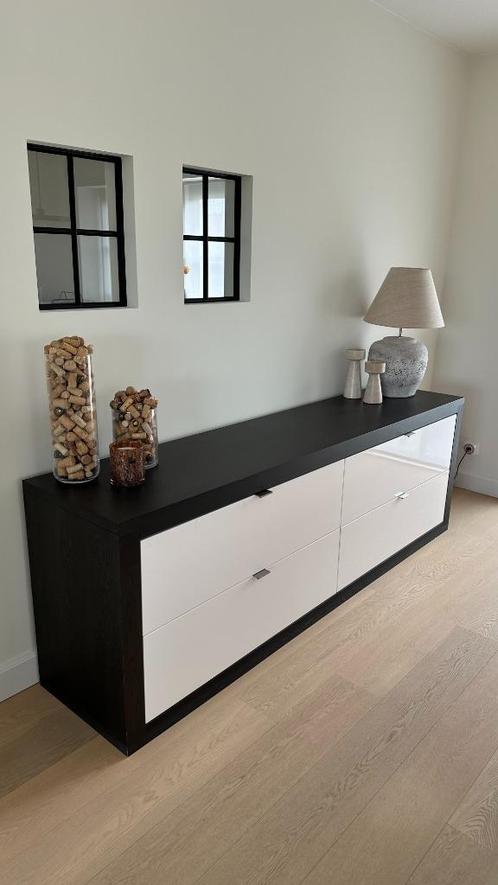 buffetkast kleur wengé met witte deuren, Huis en Inrichting, Kasten | Buffetkasten, Zo goed als nieuw, Minder dan 100 cm, 200 cm of meer