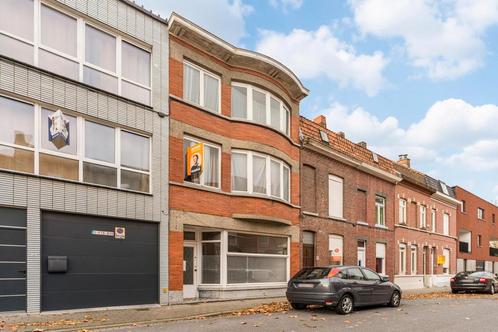 Te renoveren woning met 5 ruime slaapkamers en koer, Immo, Huizen en Appartementen te koop, Provincie West-Vlaanderen, 200 tot 500 m²