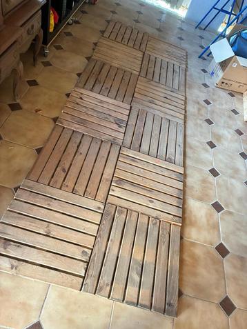 Houten terras tegels 50x50cm beschikbaar voor biedingen