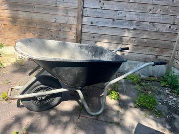Wheel barrow met kapot wielband, Enlèvement, Utilisé
