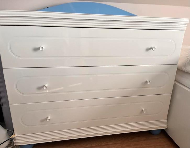 Belle chambre blanche pour bébés et adolescents, Enfants & Bébés, Chambre d'enfant | Chambres d'enfant complètes, Comme neuf, Enlèvement