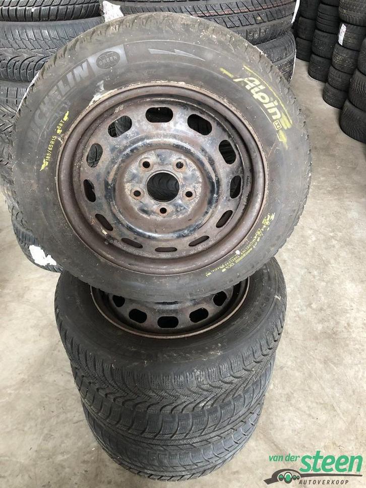 185-65-15 88T Winterbandenset Japan Azie Velgen 5 x 114 ET50, Auto-onderdelen, Banden en Velgen, Banden en Velgen, Winterbanden