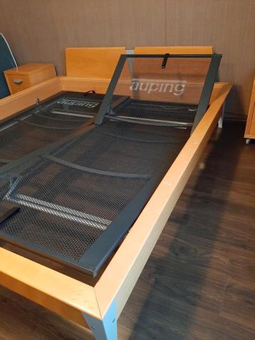 Bed met 2 verstelbare Auping spiraalbodems. beschikbaar voor biedingen