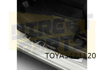 Toyota Aygo Instaplijsten (2x) tekst ''Aygo" design sport Or beschikbaar voor biedingen