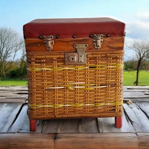 Vintage retro viskoffer, vismand, viskruk met zitje., Antiek en Kunst, Curiosa en Brocante, Ophalen of Verzenden