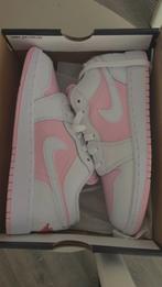 Chaussure air Jordan 1 mid rose, Vêtements | Femmes, Vêtements Femmes Autre, Nike, Envoi, Neuf