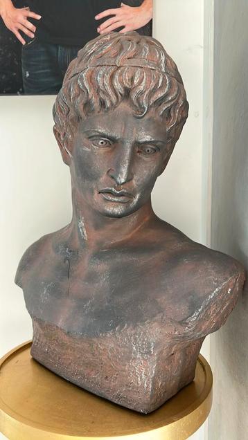 Statue métallique homme romain beschikbaar voor biedingen