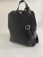 Zwart Lederen rugzak/ tas . Made in Italy, Handtassen en Accessoires, Tassen | Damestassen, Ophalen, Zo goed als nieuw, Zwart