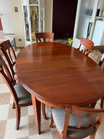 Table a manger beschikbaar voor biedingen