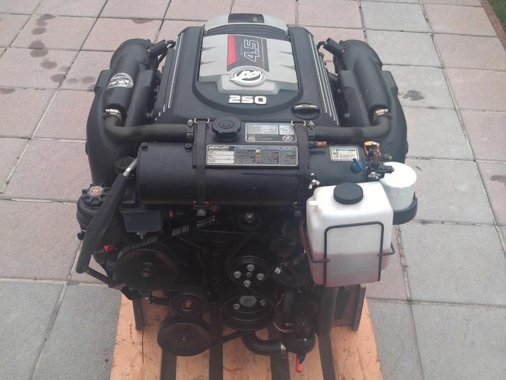 Mercruiser 4.5l 250pk  Unieke kans ! bijna nieuw 46 draaiure, Watersport en Boten, Speedboten, Zo goed als nieuw, 6 meter of meer